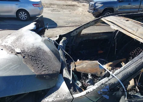 2018 Mercedes-Benz E 300 z USA, uszkodzony, nr VIN WDDZF4JB5JA383061